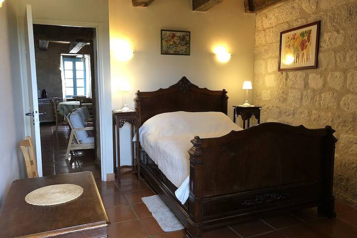 Location de vacances pour 5 personnes, avec jardin ainsi que terrasse et piscine à Montjoi - 2