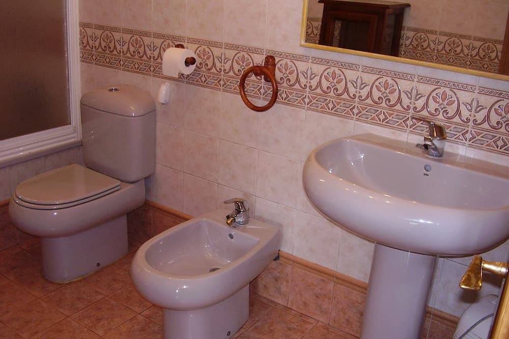 Apartamento entero, A 15 metros del mar en la Reserva de la Biosfera Oscos, Eo e Terras de Burón in Castropol, Costa Verde