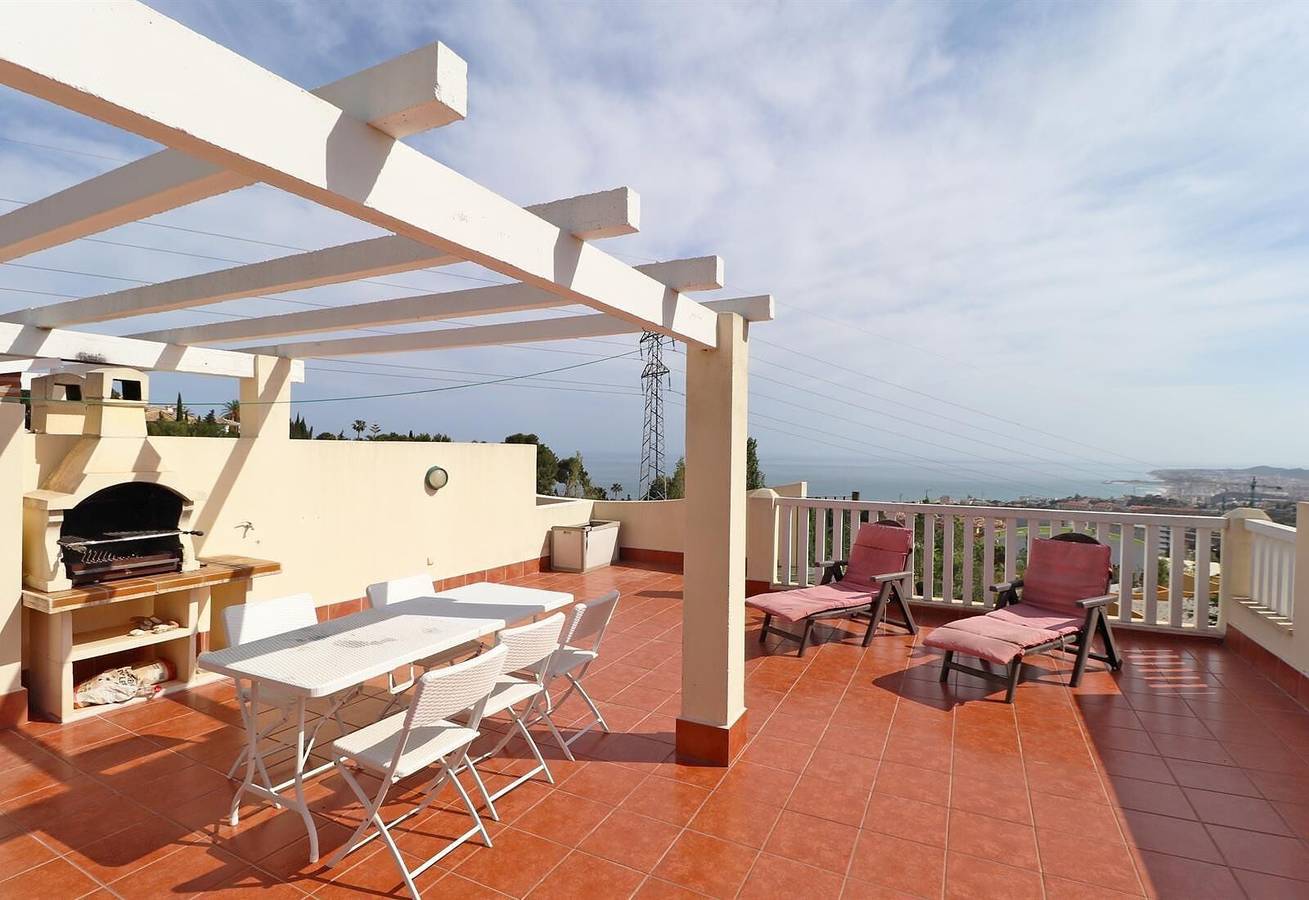 Geheel appartement, Rooftop Paradise Appartement met zeezicht, zwembad, Wi-Fi, A/C, terras & tuin in La Capellania, Benalmádena