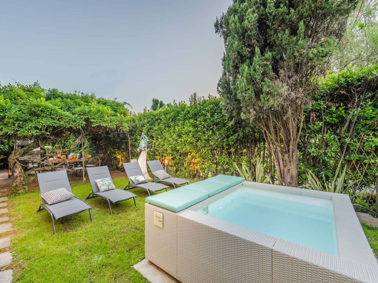 Casale a Lucca con giardino jacuzzi in Lucca, Colline Lucchesi