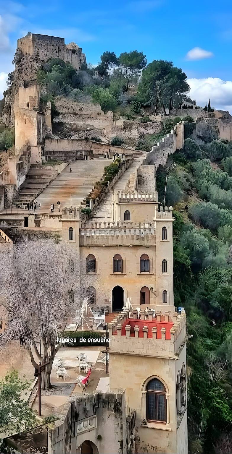 Apartamento entero, Apartamento 'Isabella' con vistas a la montaña, Wi-Fi y aire acondicionado in Játiva, Provincia de Valencia