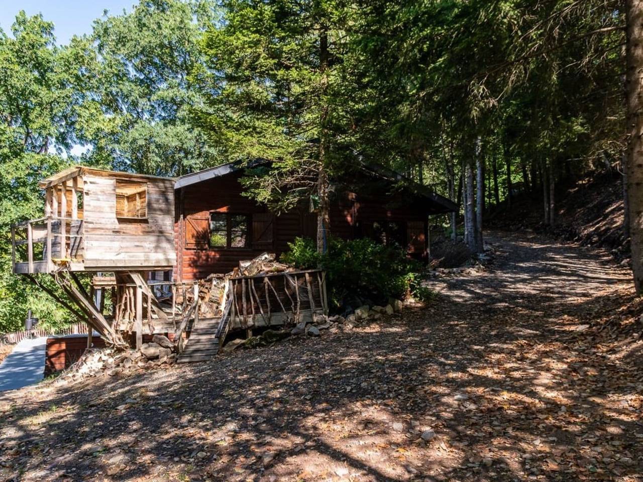 Chalet dans les bois avec jacuzzi et Sauna in Manhay, Province De Luxembourg