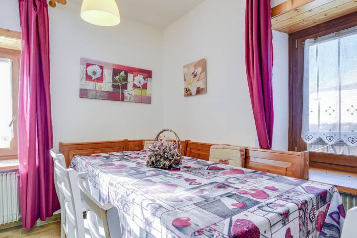 Apartamento entero, Amplio apartamento "Cesa Crepaz" con vistas a la montaña, Wi-Fi y jardín in Canazei, Dolomiti Superski