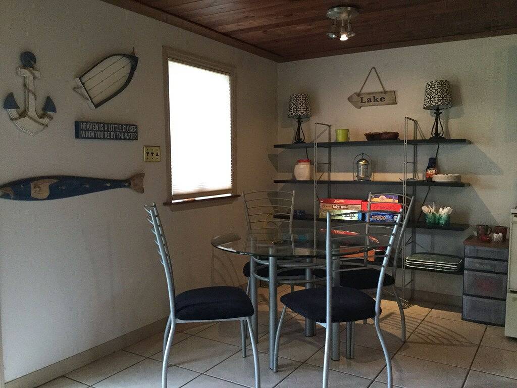 Mcrobinstone Lakehouse - perfekter Kurzurlaub in der Mitte des Jahrhunderts am verschlafenen Lake Pierce in Lake Pierce, Zentral Florida