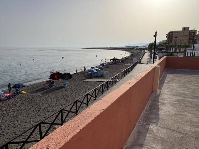 Apartamento para 12 personas, con vistas y terraza en Albuñol