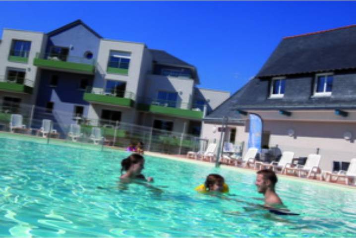 Gîte pour 2 personnes, avec balcon ainsi que jacuzzi et piscine, adapté aux familles à Plescop - 3