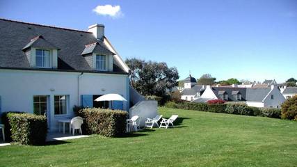 Gîte pour 5 personnes, avec piscine ainsi que vue et jardin à Locmaria