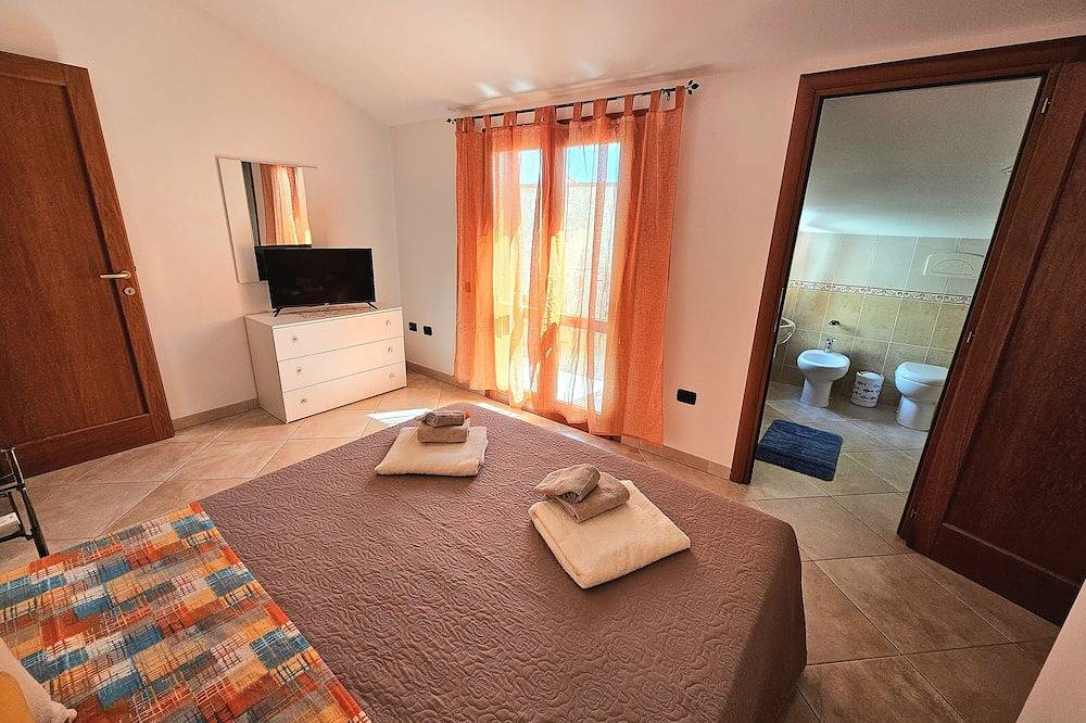 Entire apartment, Beatrice House, 2 km from the sea, 50 meters from the museum of the Giants of Mont'e Prama in Cabras, Stagno di Càbras