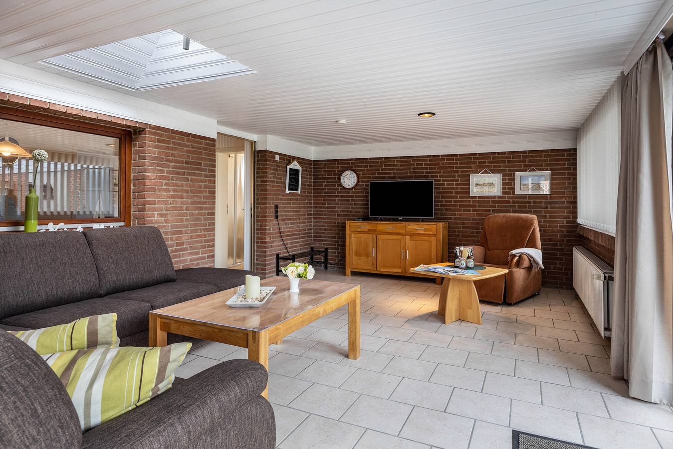 Ganze Wohnung, Ferienwohnung 'Nordseewind' mit gemeinsamer Terrasse, privatem Garten und Wi-Fi in Kronprinzenkoog, Dithmarschen
