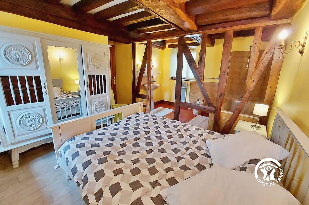Maison rustique en pierre avec rivière, terrasse, pêche et randonnées - Saint-Mars-sur-la-Futaie in Saint-Mars-sur-la-Futaie, Mayenne