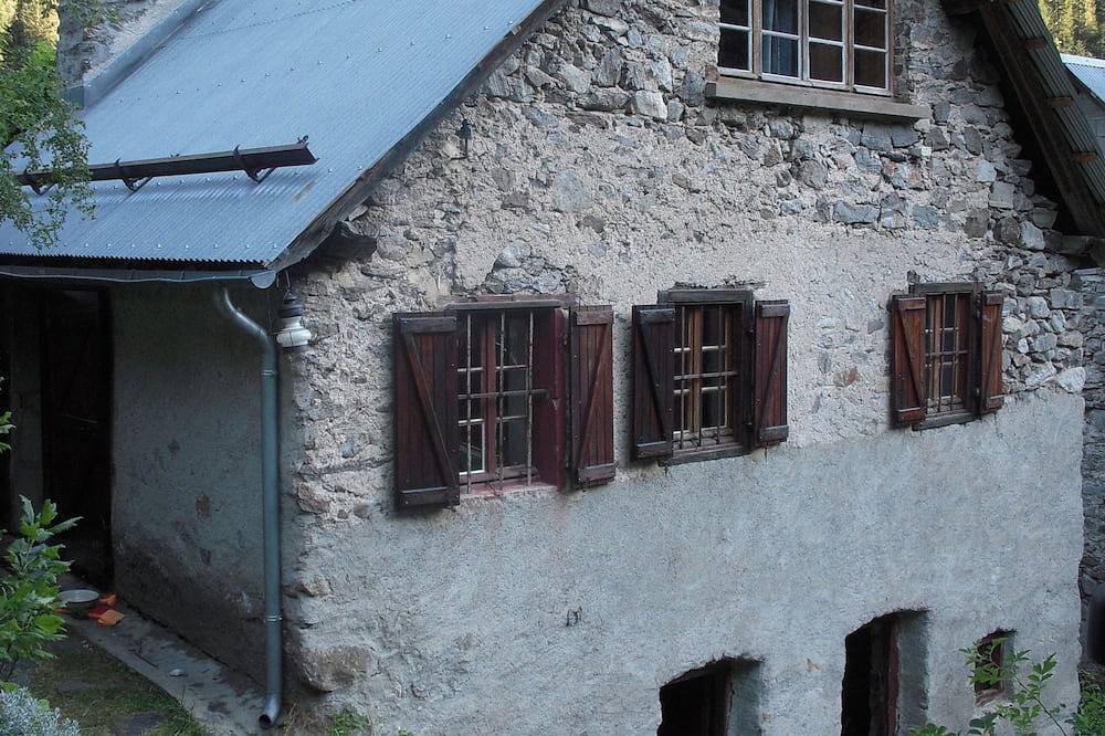 Ecrins parkhuis in het dorp Valsenestre 1300m in Valjouffrey, Écrins Nationaal Park