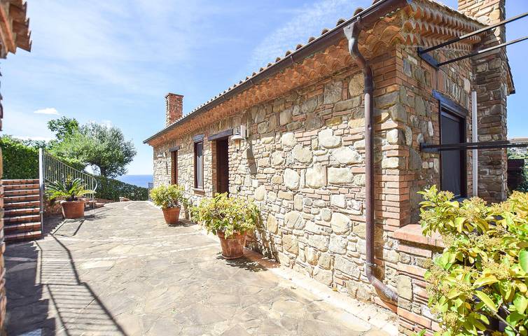 Entire holiday apartment, Sea View Apartment with Pool and AC, 2km to Beach in Casal Velino, Cilento Coast