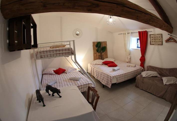 Location de vacances pour 29 personnes, avec vue ainsi que piscine et jardin à Bagnols-sur-Cèze - 3