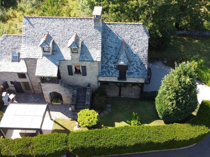 Gîte pour 6 personnes, avec terrasse, animaux acceptés dans l' Aveyron