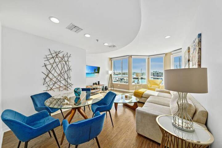 Ferielejlighed for 6 personer, med søudsigt og pool såvel som udsigt og have, husdyr tilladt - 1