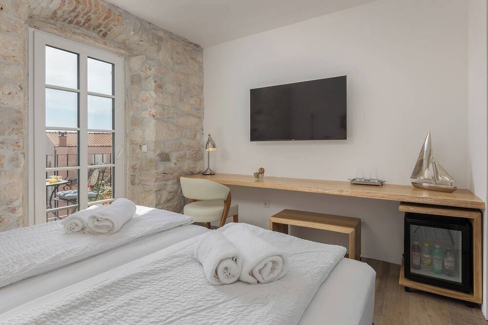 Casa Columba - 4 Star Design Boutique Hotel - Amerigo Vespucci Luxury Room in Makarska, Rivera de Makarska