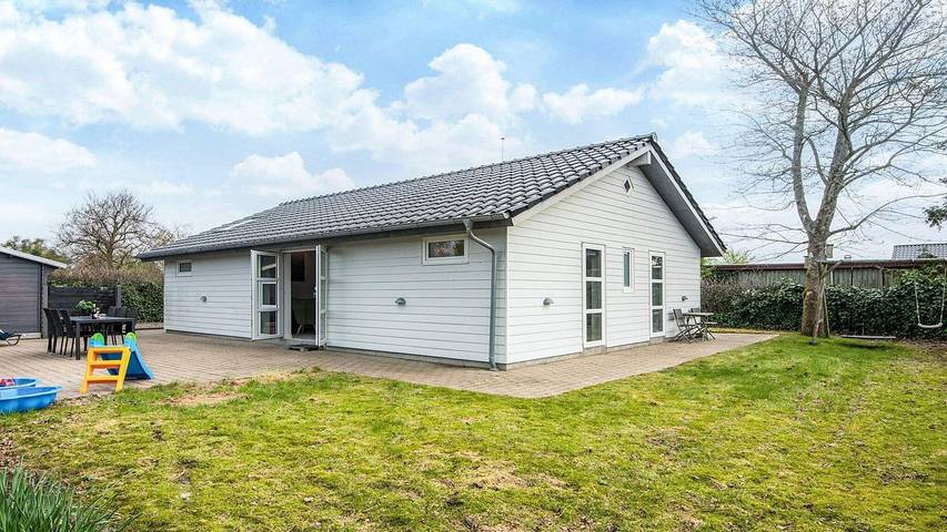 Ferienhaus für 7 Personen, mit Whirlpool und Garten in Høll