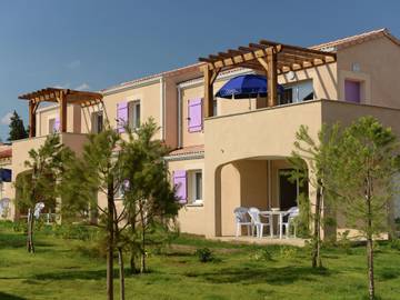 Gîte pour 4 personnes, avec piscine ainsi que terrasse et sauna, animaux acceptés à Paradou