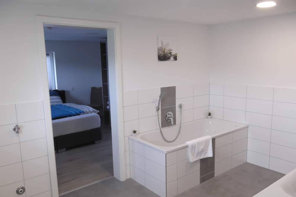 Ganze Wohnung, Zentral gelegene, grosszügige, neue Ferienwohnung mit Blick auf den Silberberg in Bodenmais, Ostbayern