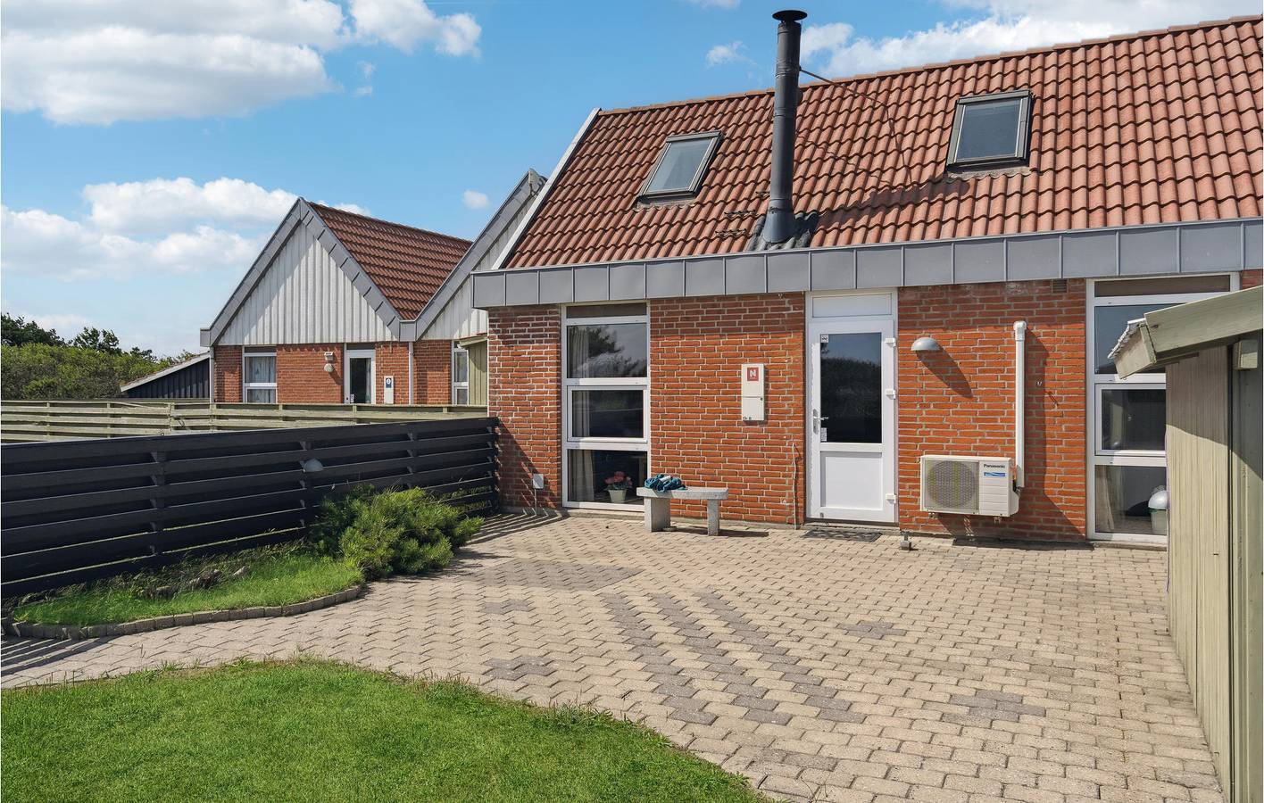 Hel ferieleilighet, Ferieleilighet for 6 personer med terrasse in Hvide Sande, Holmsland Klit