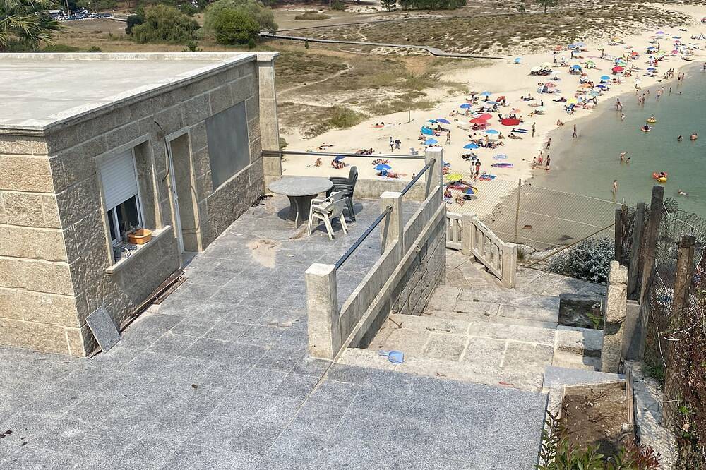 Casa Playa de Limens a pie de Playa in Cangas, Rías Baixas