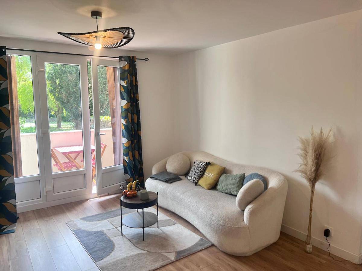 Appartement entier, One-Bedroom Apartment in Le Perreux-sur-Marne, Val-de-Marne