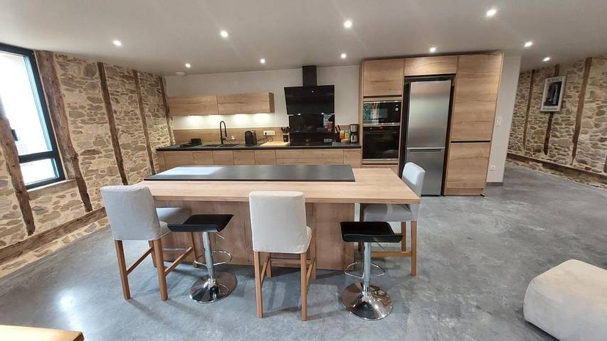 Location de vacances pour 10 personnes, avec terrasse et jardin à Boisset (Cantal) - 4