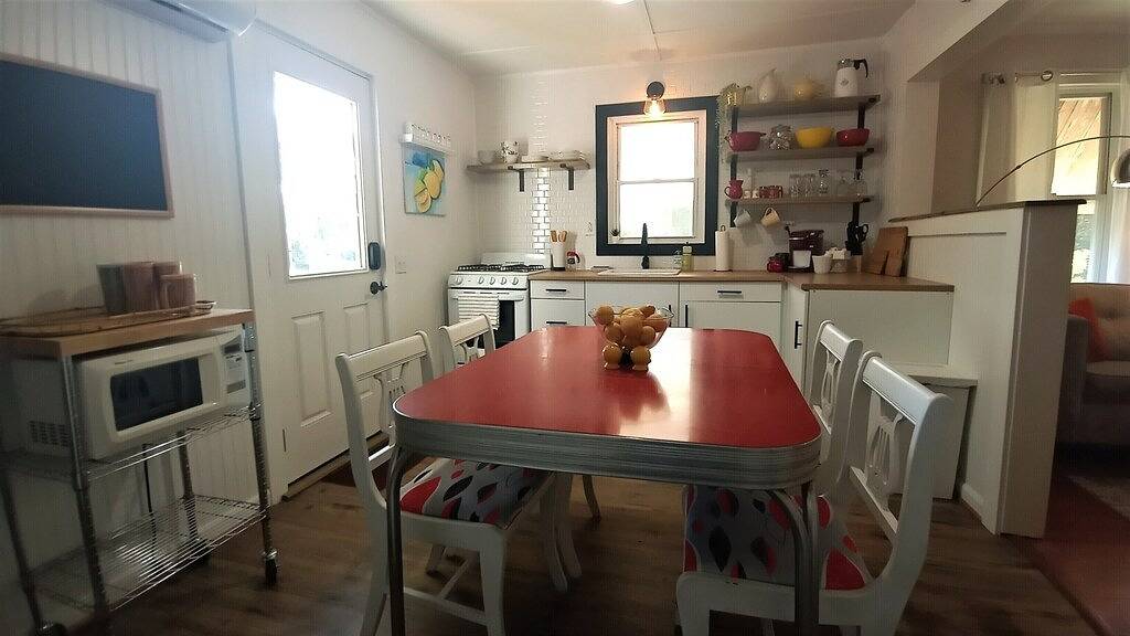 Adorable 1 bd Cottage for a fun couple's getaway, Central location, Dog Friendly in Kitty Hawk, Dare County