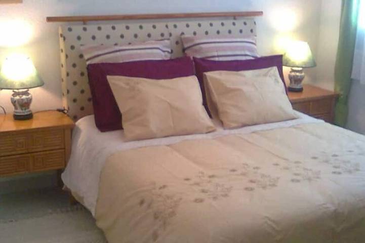 Ganze Wohnung, Air Conditioning, Free WIFI, Ne Tflix, Only 2 Minutes Beach in Alicante, Costa Blanca