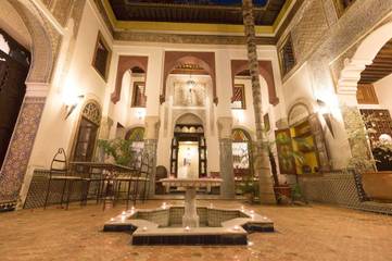 Riad pour 2 personnes, avec terrasse ainsi que piscine et jardin à Meknès