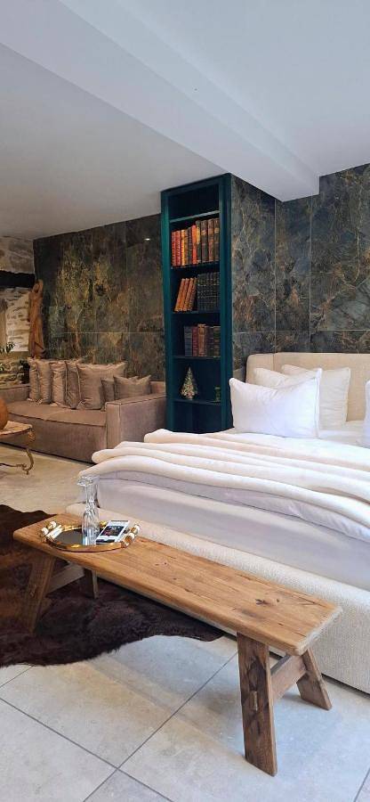 Gîte pour 2 personnes, avec jardin ainsi que vue et terrasse à Crémieu - 2