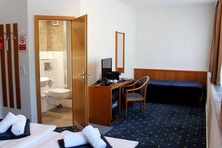Doppelzimmer mit Dachschräge - Sächsisches Haus - Hotel & Restaurant in Bad Gottleuba-Berggießhübel, Elbsandsteingebirge