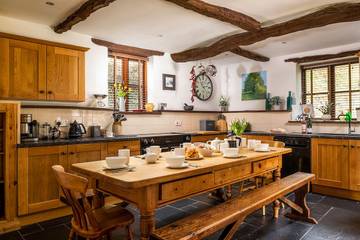 Villa With Pool for 9 People in South West England, Devon, Photo 4
