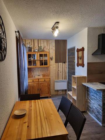 Gîte pour 4 personnes, avec vue et piscine, animaux acceptés dans Chabanon Selonnet