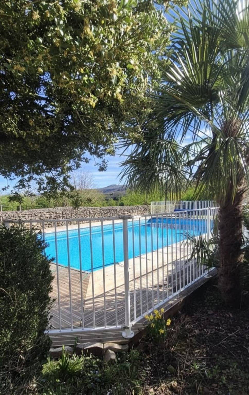 Le pressoir, pour 5 à 7, piscine partagée in Saint-Jean-Lespinasse, Lot