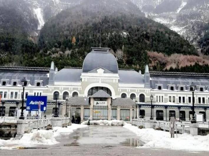 Gîte pour 4 personnes, avec vue ainsi que piscine et jardin, animaux acceptés à Candanchú - 2