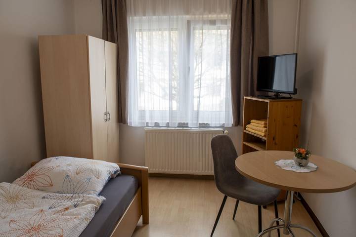 Einzelzimmer, Etagendusche oder -bad in Selzen, Landkreis Mainz-Bingen