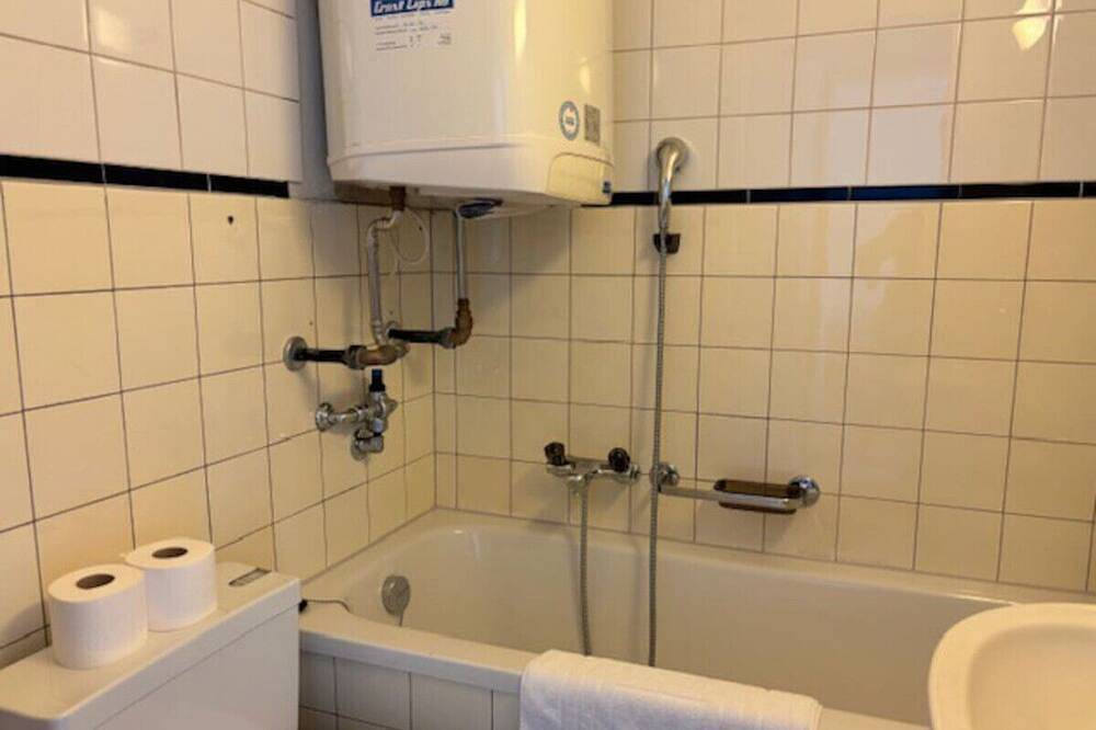Ganze Wohnung, Cozy studio near Opera (Cross 3) in Zürich Zustellkreis, Zürich