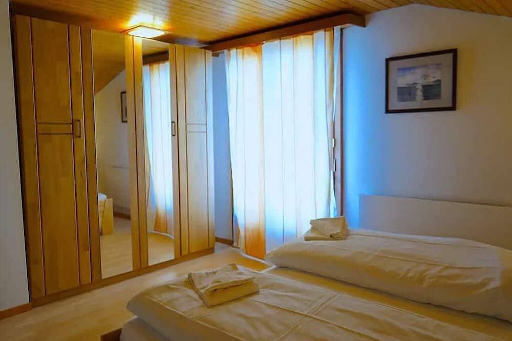 Chalet Xanadu with Alps & Lake View in Sigriswil, Meer van Thun