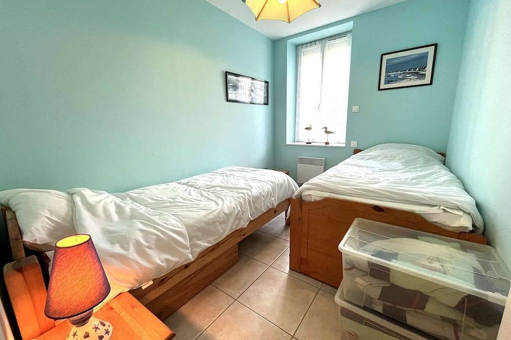 Entire apartment, Sainte-Marine, apartment with garden 250 m from the beach of Pussou in Combrit, Quimper region