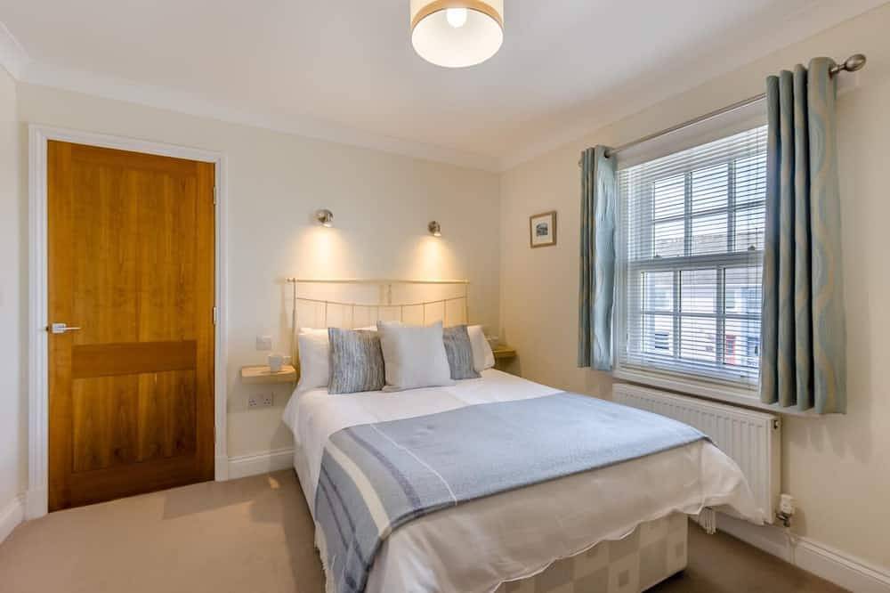 5 Bed in Aberaeron (oc-r43318) in Aberaeron, Cardigan Bay