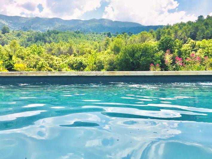 Location de vacances pour 10 personnes, avec jardin ainsi que piscine et vue, animaux acceptés à Vauvenargues - 4