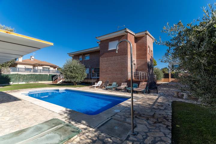 Villa for 22 people, with yard - 1