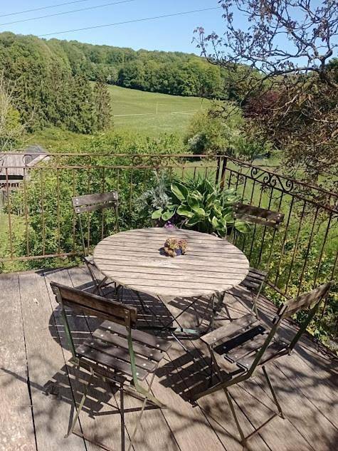 Location de vacances pour 4 personnes, avec vue sur le lac ainsi que vue et jardin à Onhaye - 4