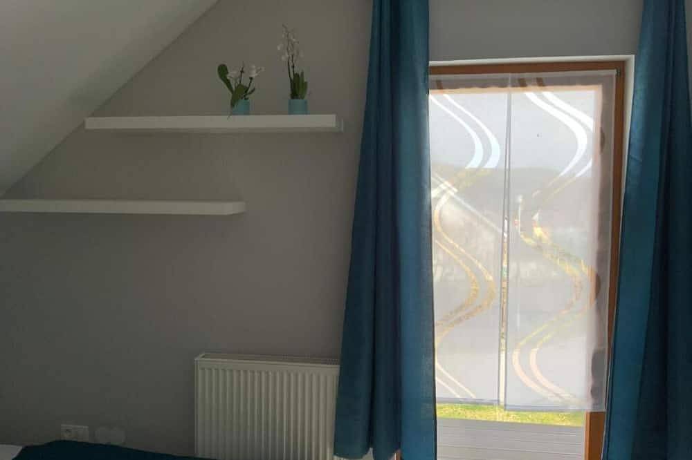 4-bedroom house with sun terrace and garden in Bavaria, Wifi, free parking in Bruck i.d.OPf., Ostbayern