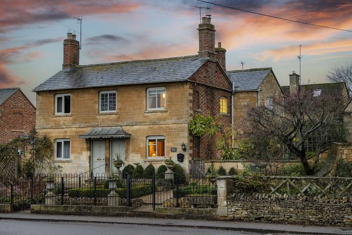 Cottage for 4 people, with garden, with pets in Chipping Campden