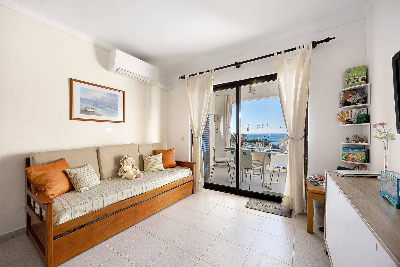 Apartamento entero, Apartamento 'Mar-Colina-Sol' con vistas al mar, acceso a la playa, terraza y Wi-Fi in Carvoeiro, Lagoa