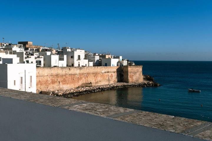 Appartement de vacances pour 3 personnes, avec Balcon ainsi que Terrasse et Vue dans Spiaggia di Cala Cozze