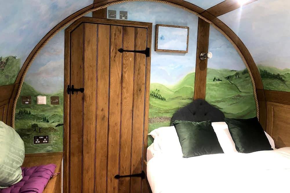 Romantic Rural Break In Countryside Castle Grounds in Barnstaple, Devon