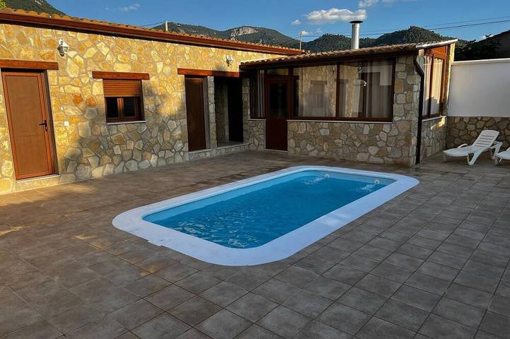 Casa rural para 12 personas, con piscina en Segura de la Sierra